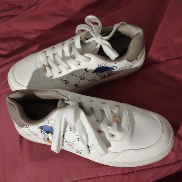Disney donald duck sneakers size 7 - Picture 2 of 7